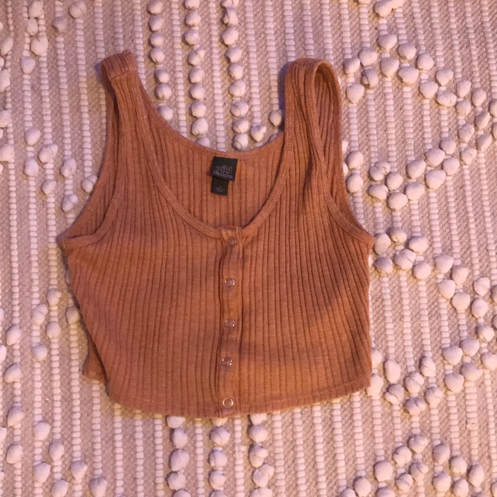 orange crop top cute!